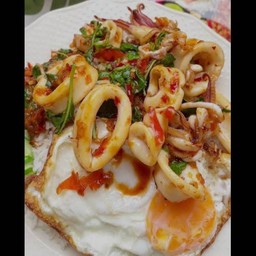 ข้าวกะเพราปลาหมึก