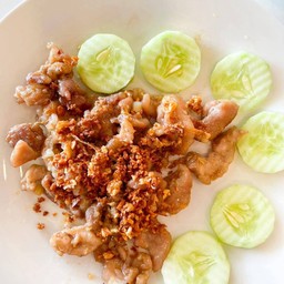 หมูทอดกระเทียมเป็นกับ