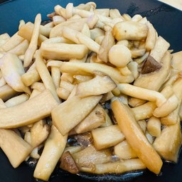 ผัดเห็ดน้ำมันหอยเ (ป็นกับ)