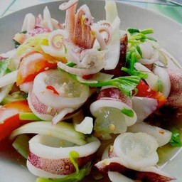 ยำปลาหมึก