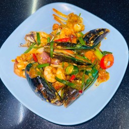 ทะเลผัดไข่เค็ม