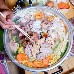 จอมยุทธ พรีเมียม ต้มเลือดหมู ติ่มซำนึ่งสด ก๋วยเตี๋ยวต้มยำน้ำข้น จอมยุทธ พรีเมียม ต้มเลือดหมู ติ่มซำนึ่งสด ก๋วยเตี๋ยวต้มยำน้ำข้น