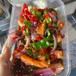 ยำแซลมอลปลาร้านัว