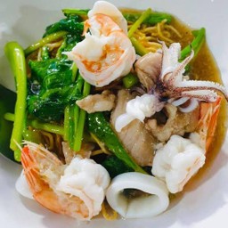 ราดหน้าทะเลหมี่กรอบ