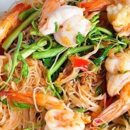 ผัดหมี่กะเฉดกุ้ง