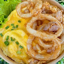 ข้าวหมึกทอดกระเทียมไข่ข้น