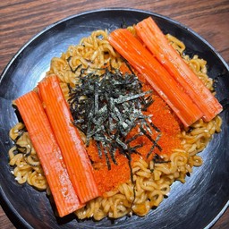 มาม่าผัดซอสเกาหลี ปูอัด ไข่กุ้ง