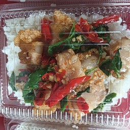 กะเพราหมูกรอบ