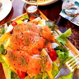 สลัดแซวมอนรมควัน