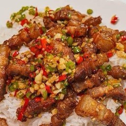 ข้าวสามชั้นผัดพริกเกลือ