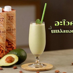 อโวคาโด้ นมอัลมอนด์ น้ำผึ้ง ( เหมาะกับสายเฮลตี้ )