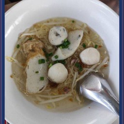 ก๋วยเตี๋ยวลูกชิ้นปลา