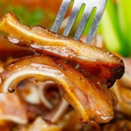 ร้านลูกชิ้นทอด หน้าหมู่บ้านนันทนา