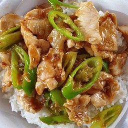 ข้าวไก่ผัดพริกหยวก