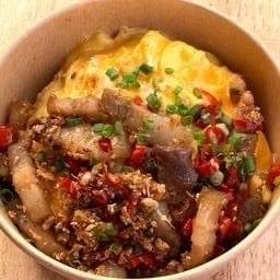 ข้าวสามชั้นผัดพริกเกลือไข่ข้น