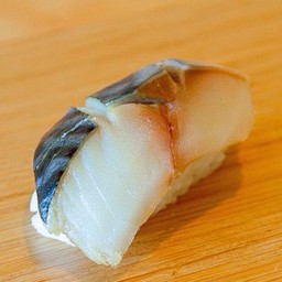 ซูชิปลาซาบะดองเผาไฟ.