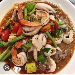 ตำปลาหมึกและกุ้งสุก