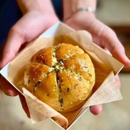 ขนมปังกระเทียม