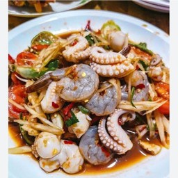 ตำปลาหมึกและกุ้งสด