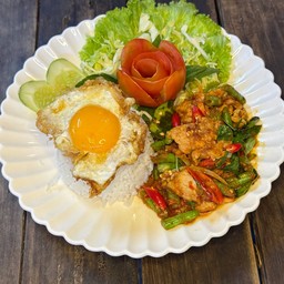 ผัดพริกแกง