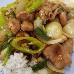 ข้าวหมูผัดพริกหยวก