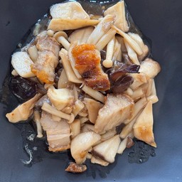 ผัดเห็ดรวมหมูกรอบ (เป็นกับ)