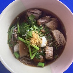 ก๋วยเตี๋ยว ขาหมู