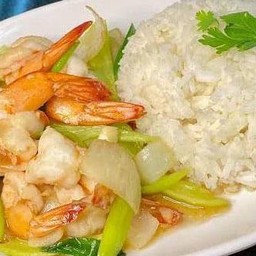 ข้าวทะเลผัดพริกหยวก