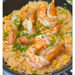 ข้าวผัดกุ้งล้น