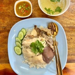 ข้าวมันไก่ ประยูรโภชนา