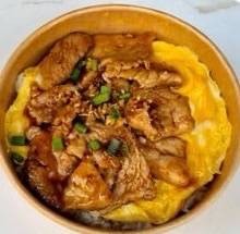 ข้าวหมูทอดกระเทียมไข่ข้น