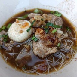 ก๋วยเตี๋ยวเรือรังสิต 200 ปี เจ๊พร น้ำซุปเข้มข้น หมูตุ๋น ครัวเจ๊พร อาหารตามสั่ง ก๋วยเตี๋ยวเรือรังสิต เจ้าเก่า
