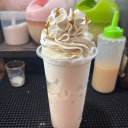 มะพร้าวปั่นนมสดวิปครีม