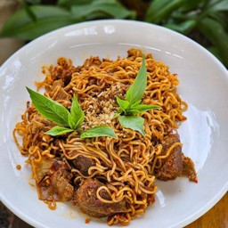 ไวไวแซ่บแห้งหมูตุ๋น