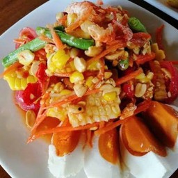 ส้มตำข้าวโพดไข่เค็ม