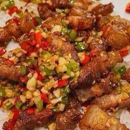 กับข้าว สามชั้นผัดพริกเกลือ