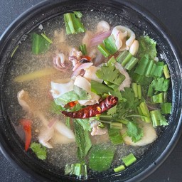 ต้มยำปลาหมึกน้ำใส
