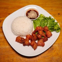 ข้าวสามชั้นทอดจิ้มแจ่ว/Pork belly with rice