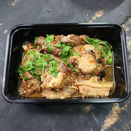 กะเพราเนื้อตุ๋น (กับข้าว)