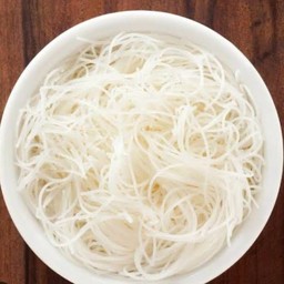 เส้นหมี่ลวก