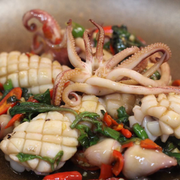 หมึกผัดกะเพรา