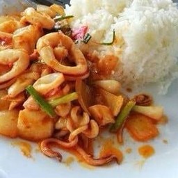 ข้าวหมึกผัดไข่เค็ม