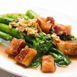 สารพัดเมนูหมูกรอบ