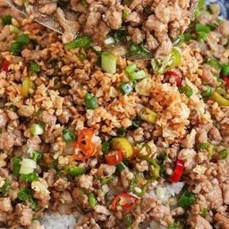ข้าวหมูสับผัดพริกเกลือ