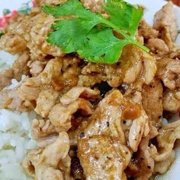 ข้าวหมูกระเทียม