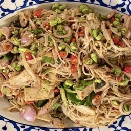 ยำข้าวปุ้น
