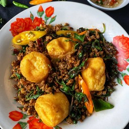 ข้าวกะเพราเต้าหู้หมูสับ