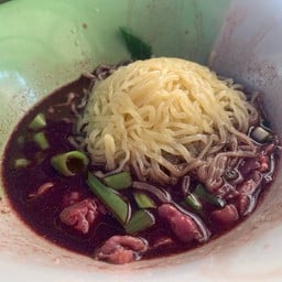 ป.ประทีป ก๋วยเตี๋ยวเรือ แยกเจ้าพ่อเสือ