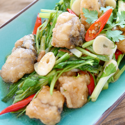 ปลากะพงผัดขึ้นฉ่าย    