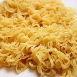 เส้นมาม่าลวก